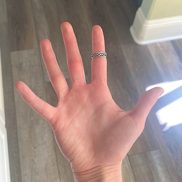 Silver ring - Picture 2 of 2